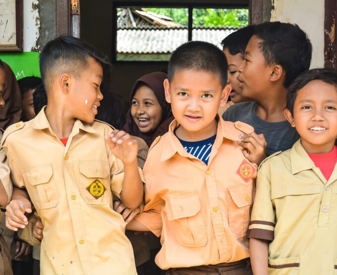Mendekatkan Diri pada Sastra: Diskusi Buku dan Klub Penulis di Sekolah Mendekatkan Diri pada Sastra: Diskusi Buku dan Klub Penulis di Sekolah